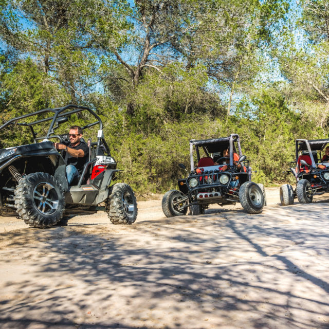 Tres buggies en un tramo de la ruta de buggy en Ibiza