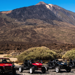 Cuatro buggies estacionados en el Parque Nacional del Teide, Tenerife