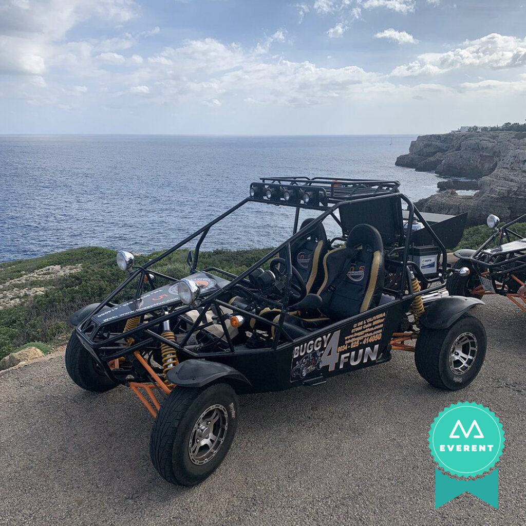Buggies aparcados junto a la costa de Mallorca con increíbles vistas