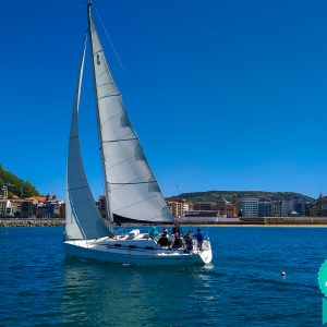 Everent Alquiler de velero sin patrón en San Sebastián