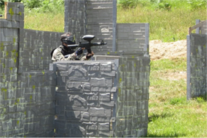 Paintball adulto en el campo más grande del País Vasco en Amorebieta, Vizcaya.