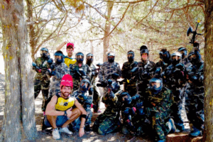 Paintball para adulto con escenario de juego en pleno bosque en Alcaraz, Albacete.