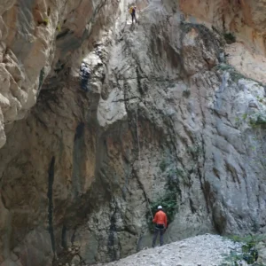 Descubre la belleza del barranquismo en el Barranco de Garx