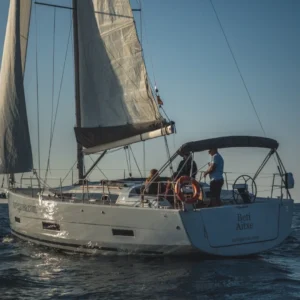 Recorrido en velero al atardecer con baño en Guipúzcoa