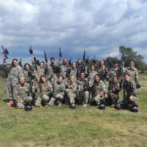 Aventuras de paintball en la Costa Brava desde Maçanet de la Selva con escenarios temáticos y misiones excitantes