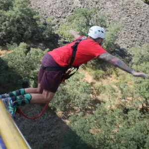 Puente de Buitrago el destino ideal para los amantes del puenting en Madrid