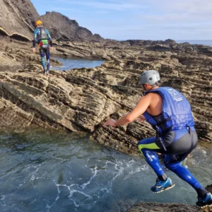 Coasteering en los acantilados de Ribadesella