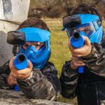 Celebración de cumpleaños para niños con paintball en Madrid.