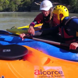 Curso de kayak en aguas brava completo en Zaragoza