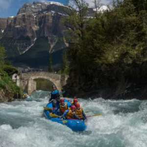 Excursión guiada en rafting por el río Aragón