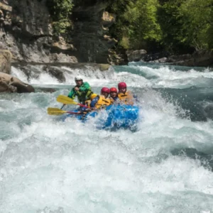 Expedición de rafting en aguas bravas del río Aragón Subordán