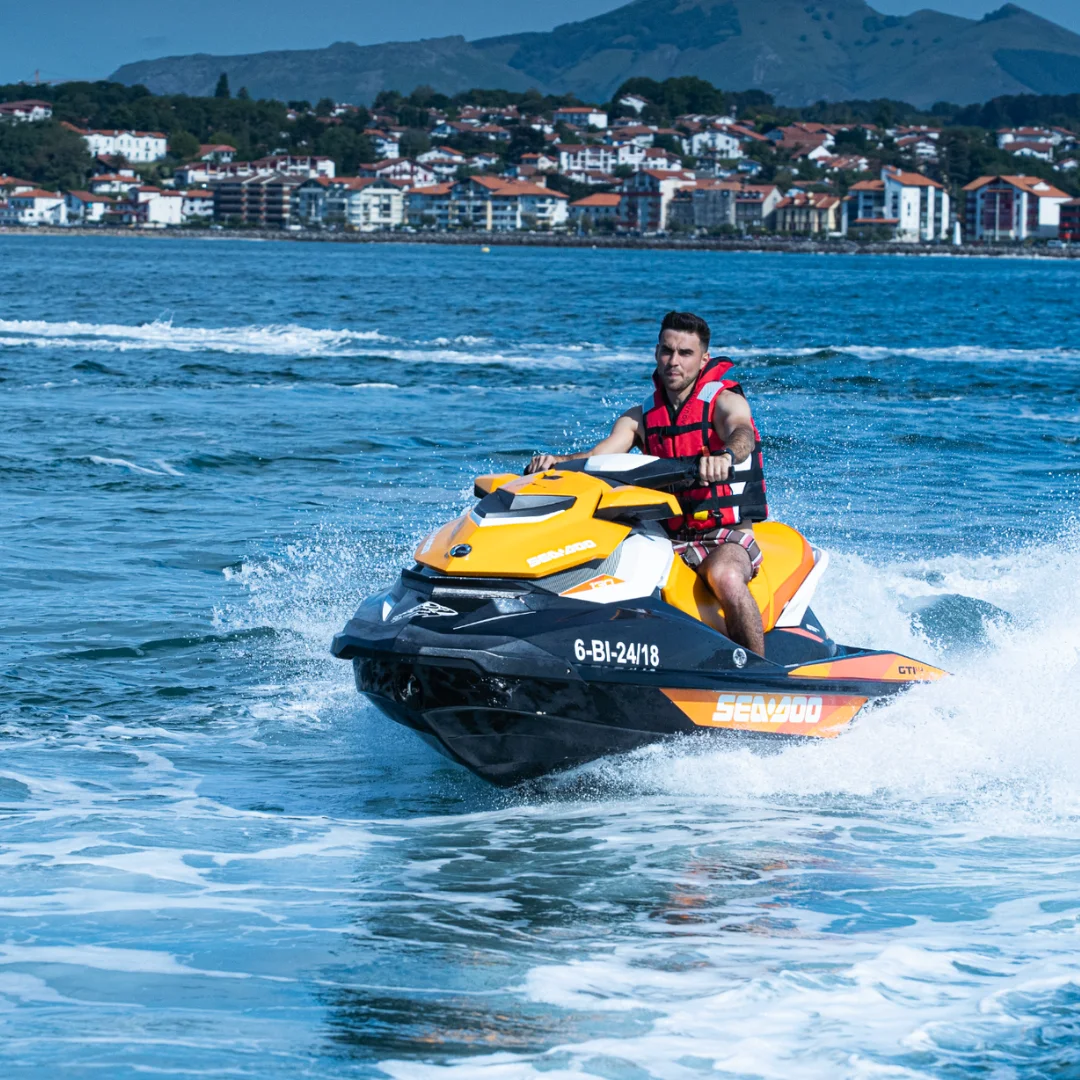 Alquiler de motos de agua en Hondarribia