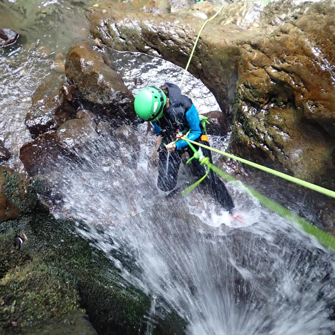 Barranquismo acuático en el barranco de la Leze