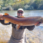 Jornada completa de pesca guiada con mosca en río en Guipúzcoa.