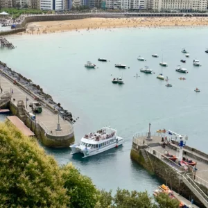 Paseo en barco san sebastián