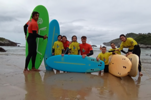 Curso de surf de 5 clases de 1 hora para niños en Llanes.