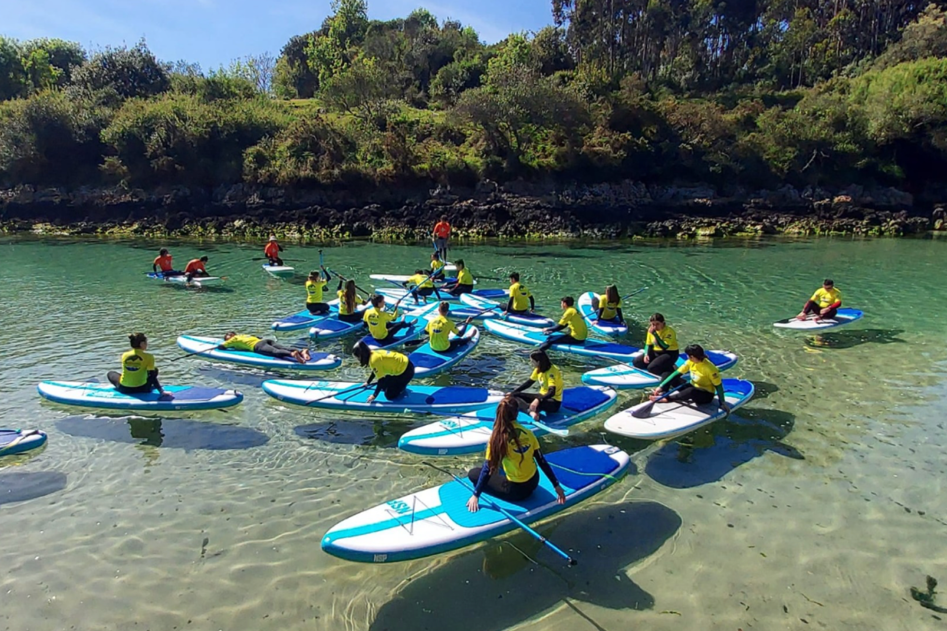 Ruta en paddle surf en Llanes: explora la costa desde el mar.