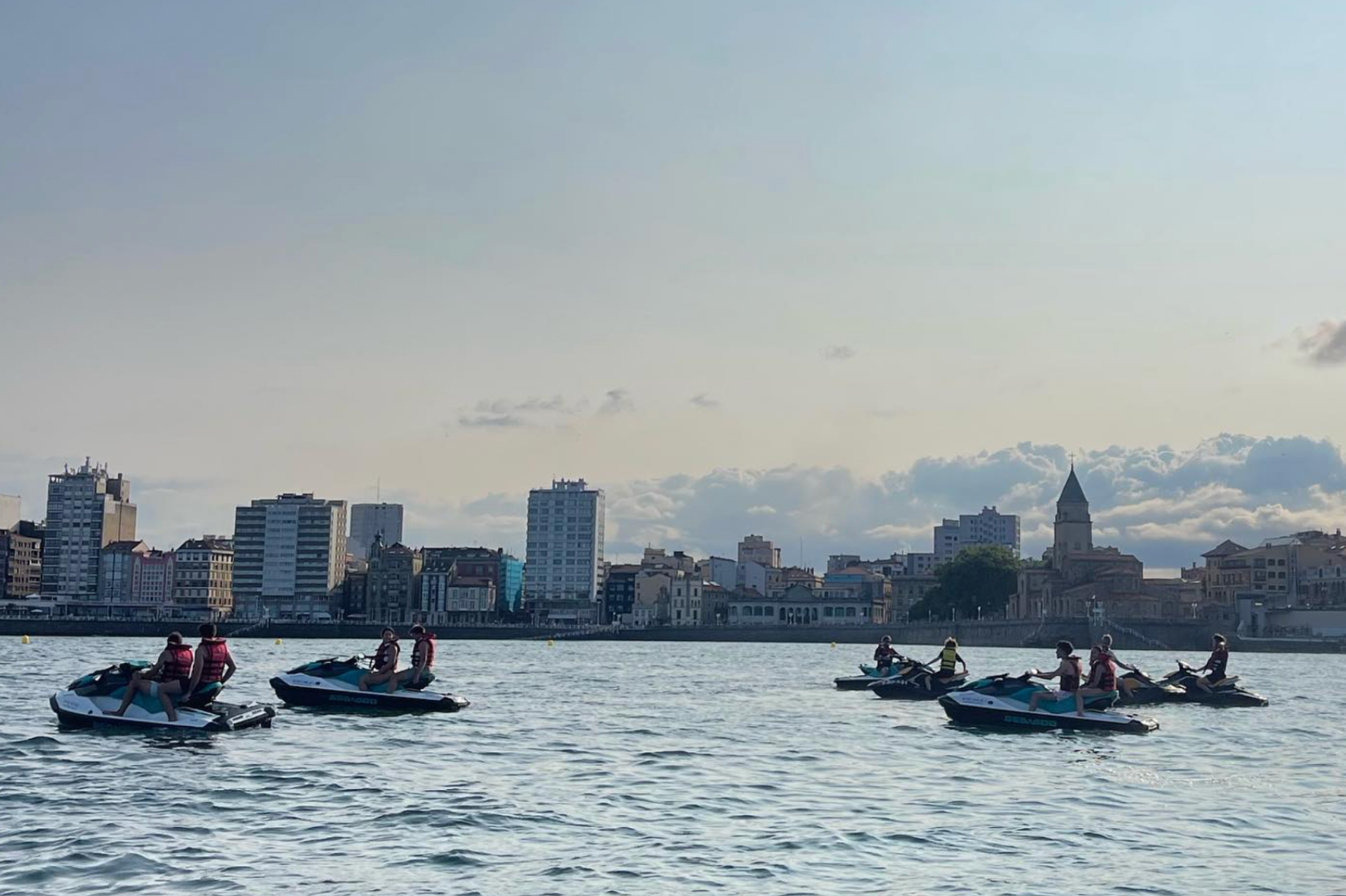 Ruta guiada en Moto de agua en Gijón.