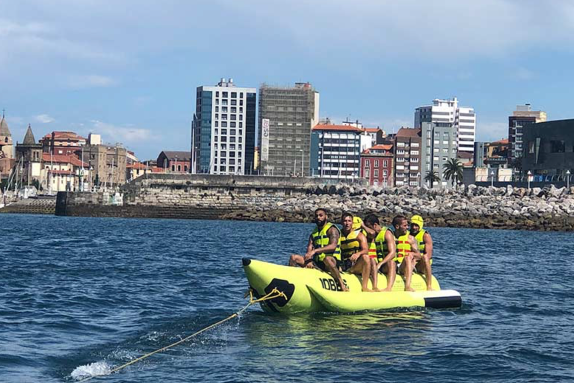 Banana Boat por la costa de Gijón.
