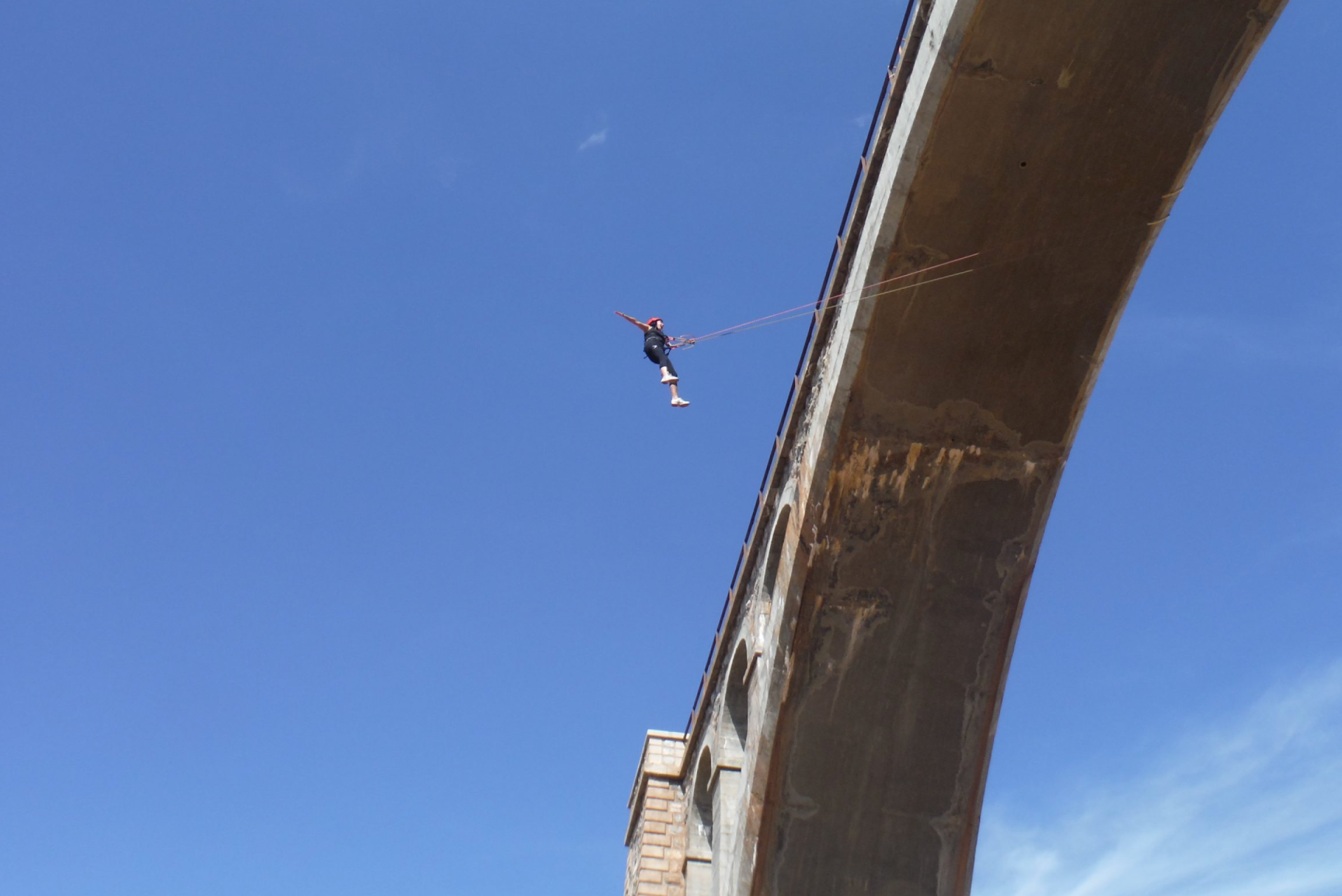 Puenting desde el Puente de la Venta en Teruel.