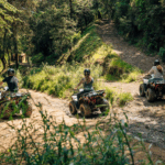 Ruta en Quad al aire libre por el bosque en Barcelona.