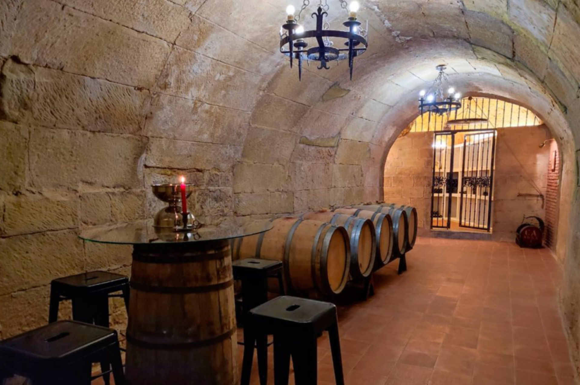 Enoturismo por los viñedos de Sonsierra en La Rioja.
