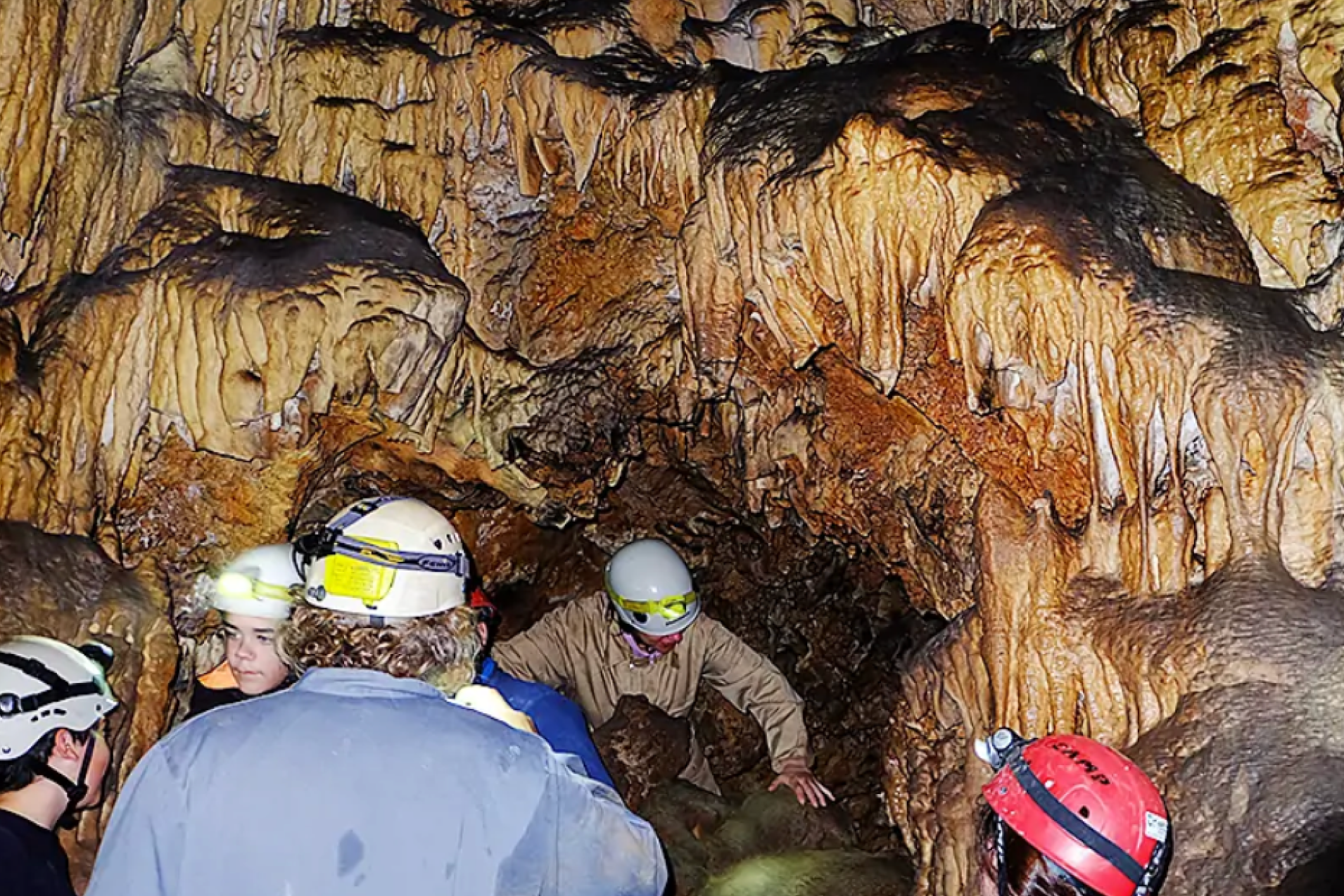EspeleologĆa en la Cueva de la Sarsa en Valencia.