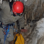 Espeleología en la Cueva de los Pericos en Alicante.