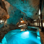 Entrada a la Cueva del Tesoro en Rincón de la Victoria, Málaga.