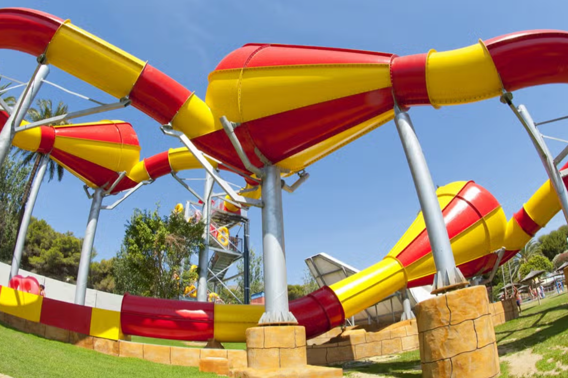 Entrada a Aqualand en Torremolinos, Málaga.