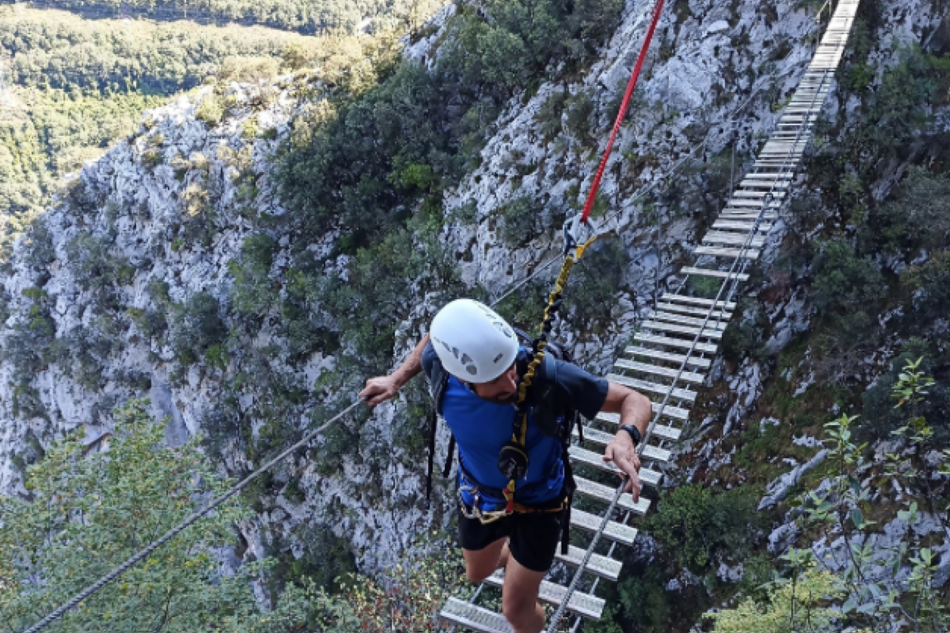 Vía Ferrata de la Hermida a las puertas del Parque Nacional de los Picos de Europa, Cantabria.