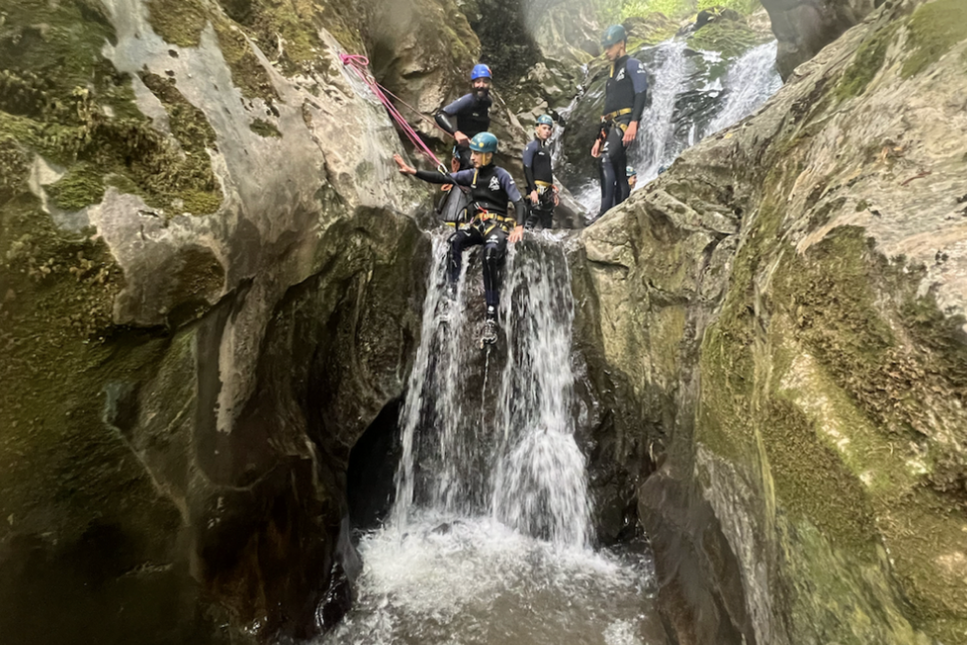 Descenso de Barranco en el río Navedo en Cantabria.