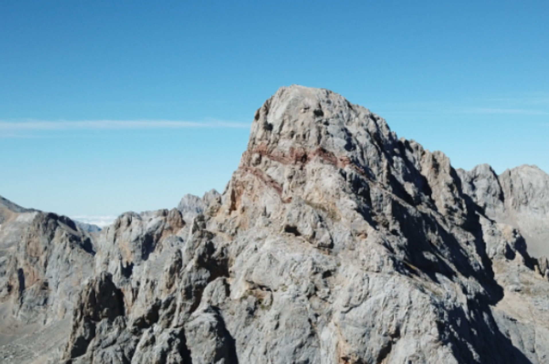 Excursión de Senderismo a Peña Vieja en Los Picos de Europa, Cantabria.