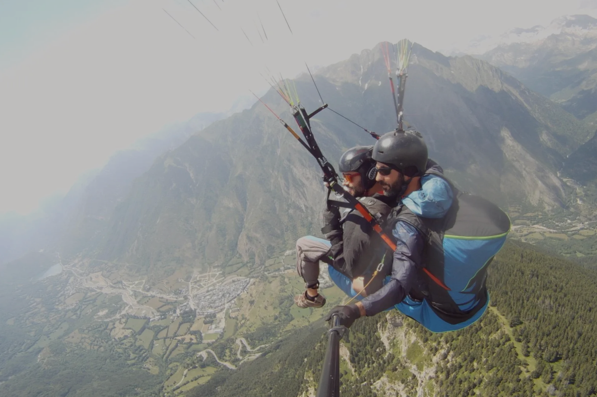 Vuelo biplaza Premium para disfrutar de las mejores vistas del Pirineo, Huesca.
