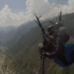 Parapente biplaza desde la estación de esquí de Cerler en Huesca.