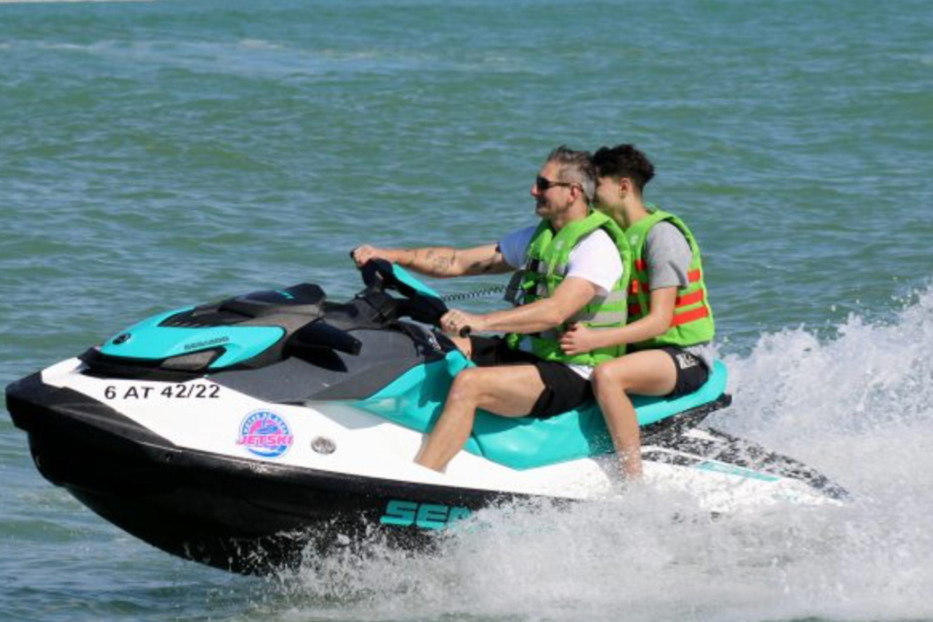 Alquiler de Moto de agua sin licencia por la Costa de Alicante.