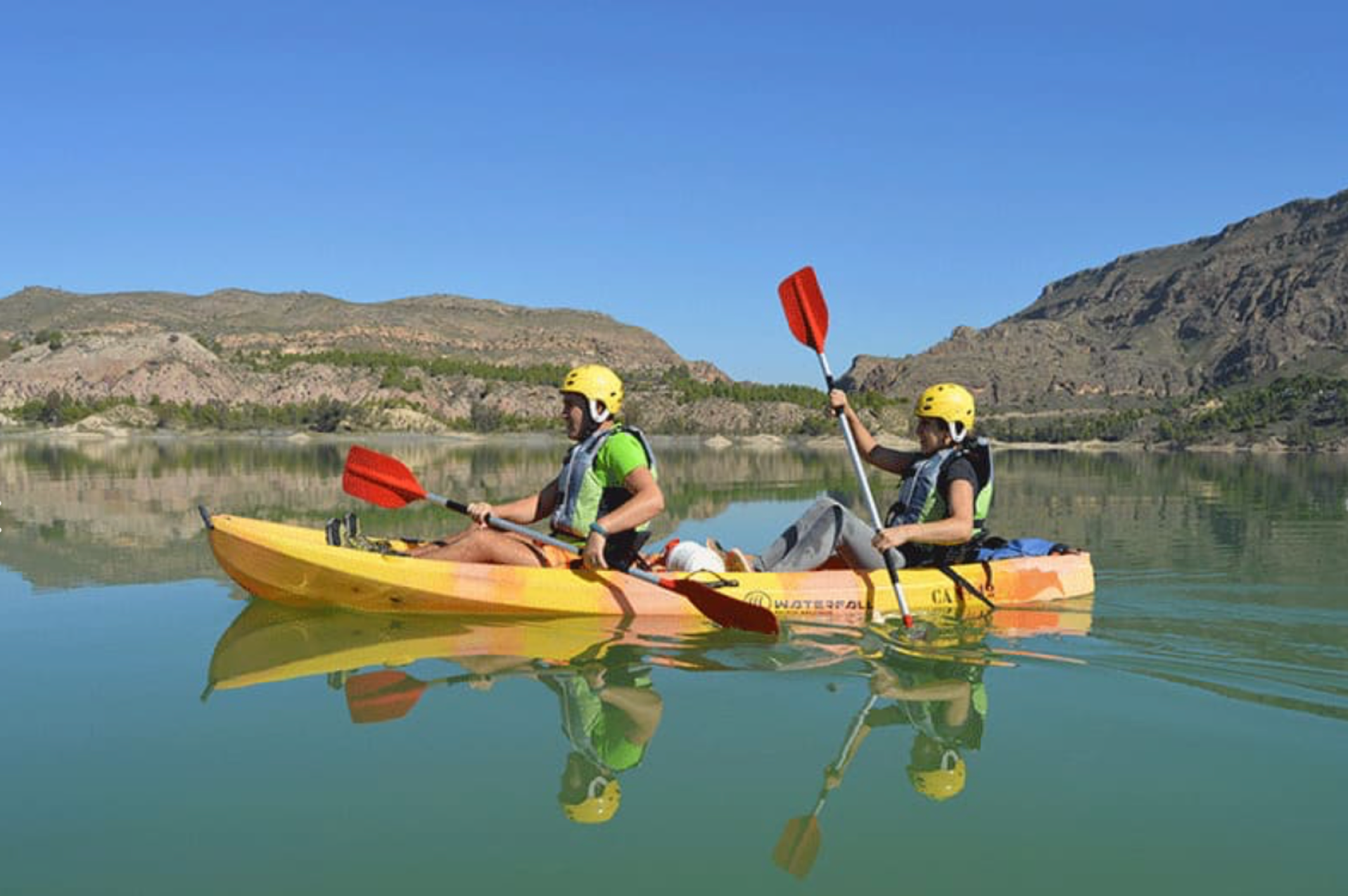 Ruta en Kayak libre en aguas tranquilas en el embalse Alfonso XIII en Murcia.