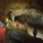 Espeleología de nivel intermedio en la Gruta de Esjamundo, Huesca.