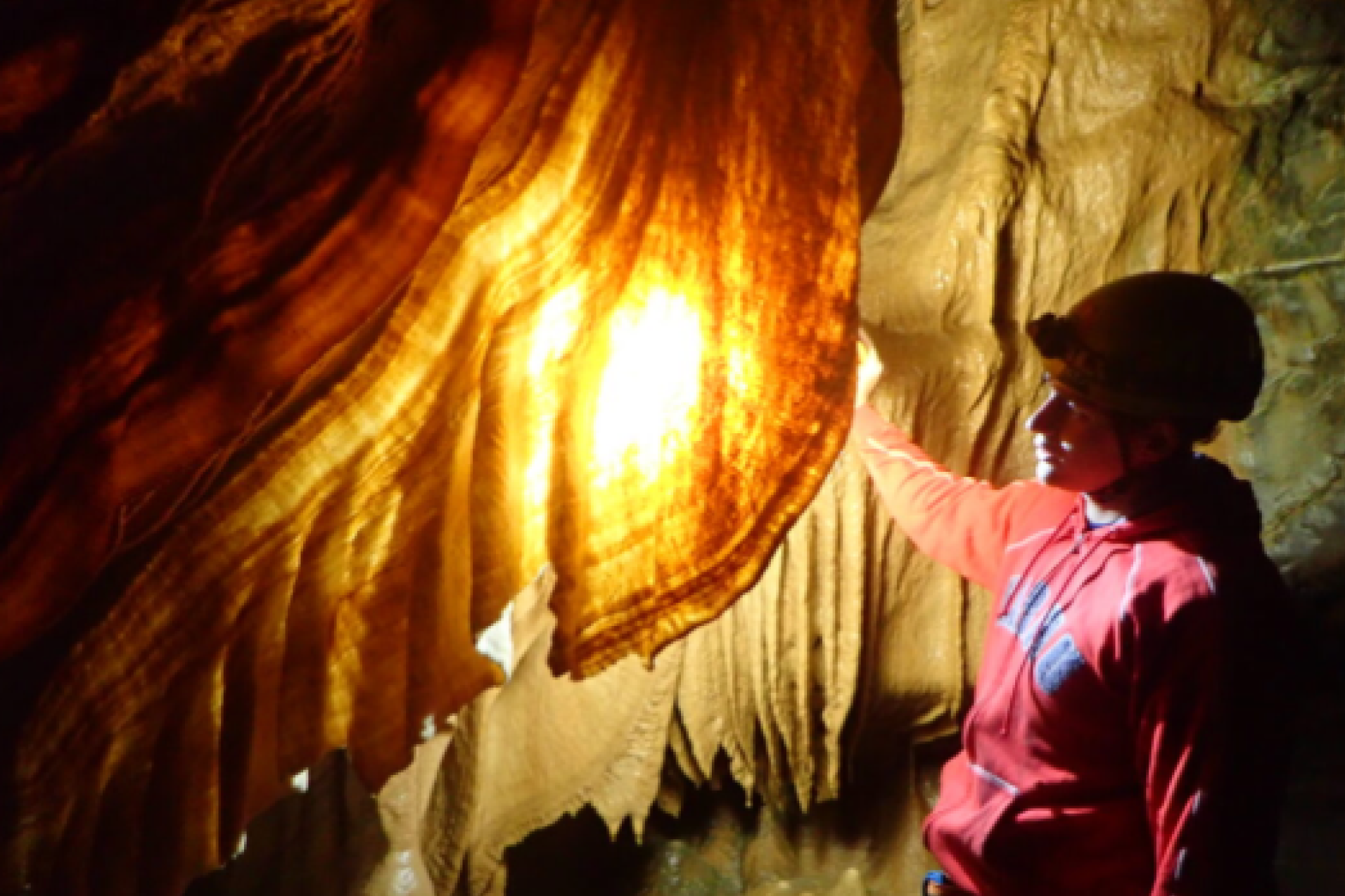Espeleología de nivel avanzado en la Gruta de Esjamundo, Huesca.