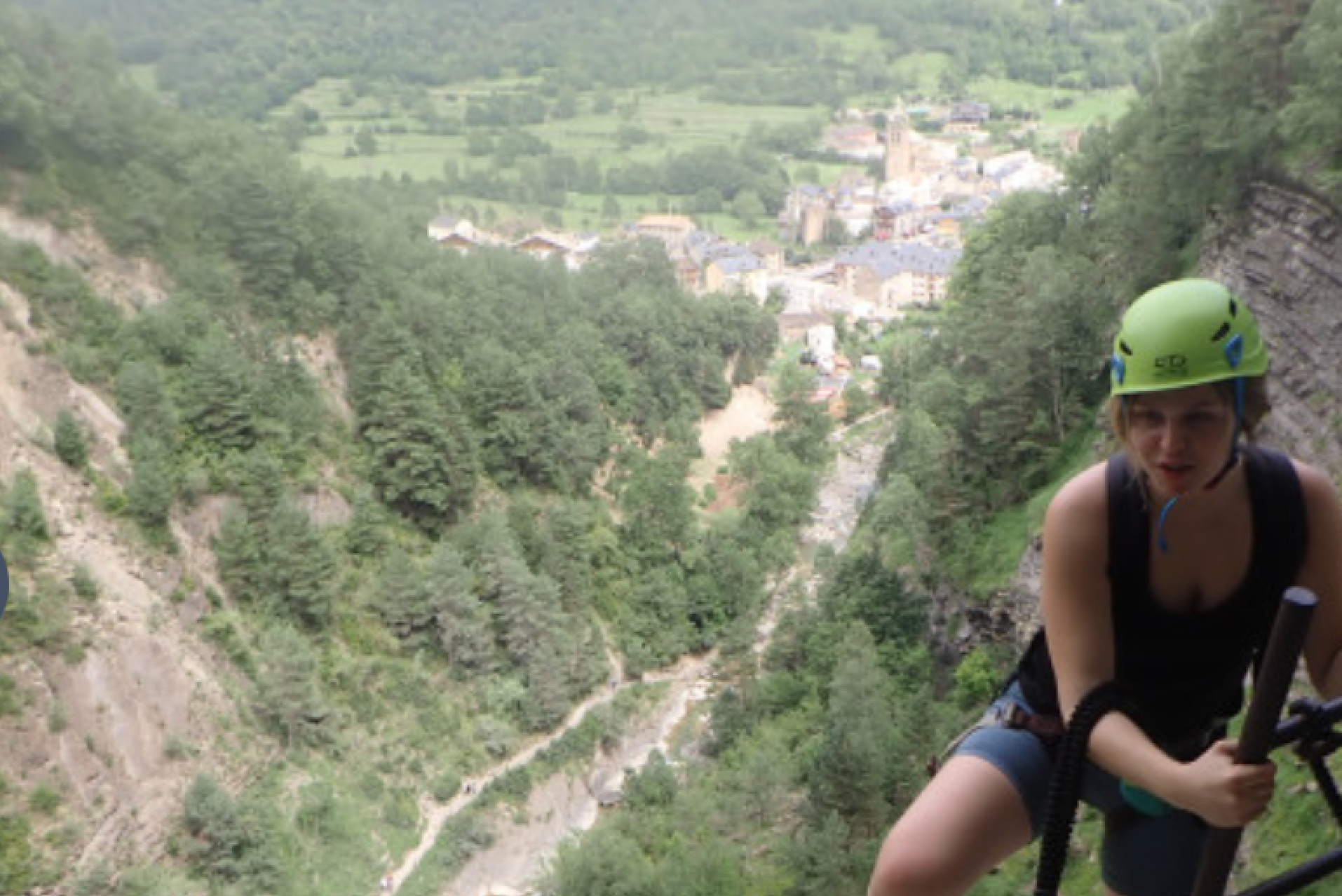 Vía Ferrata Articalena de nivel iniciación en Selva de Oza, Huesca.