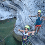 Vía Ferrata Escuacho de nivel iniciación en el Valle de Tena, Huesca.