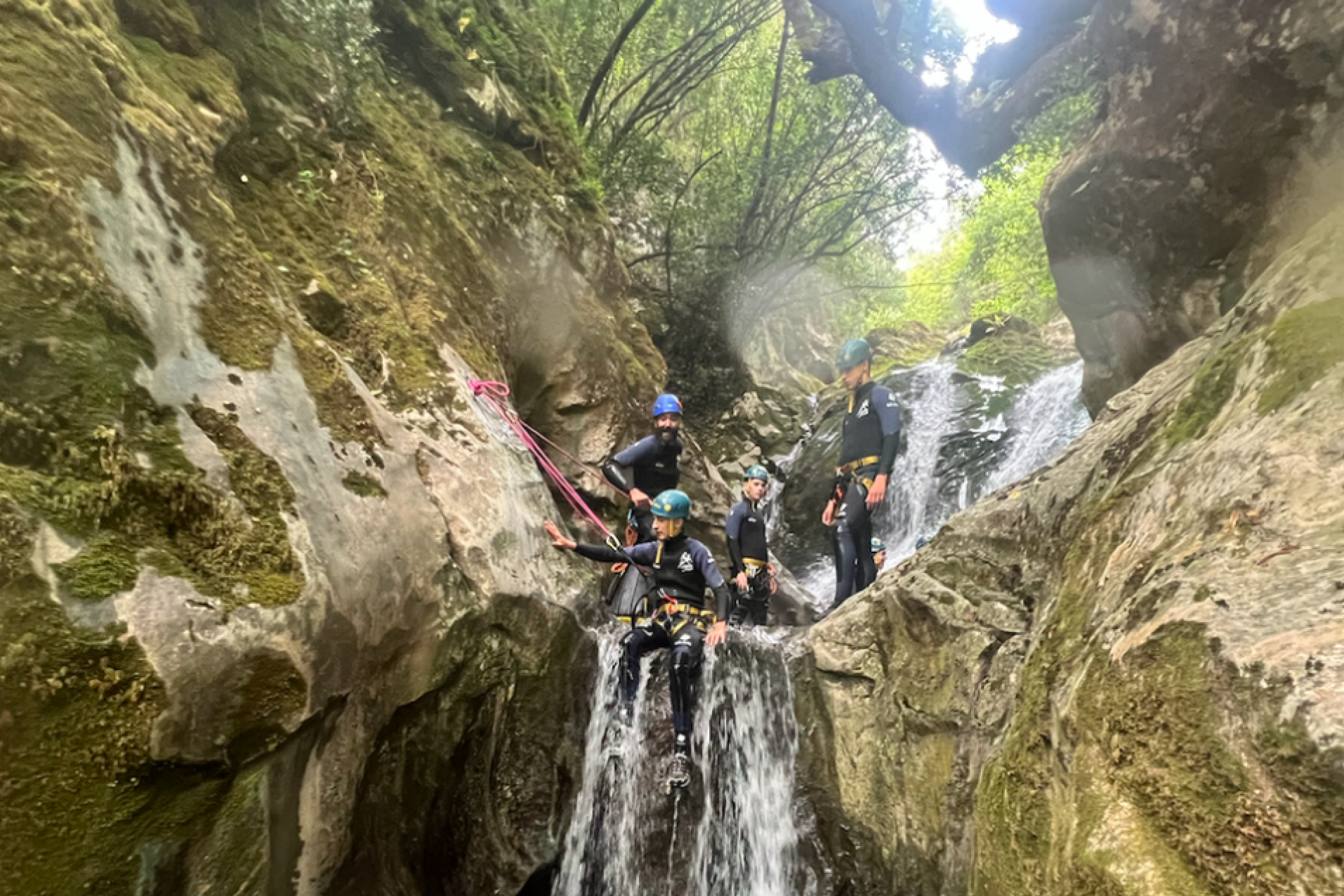 Descenso de Barranco en el río Navedo en Cantabria.