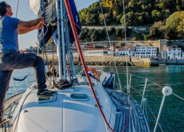 Aprender a navegar en velero San Sebastián